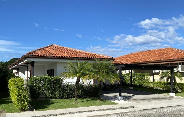Gorgeous New House For Sale - Parque Del Encino