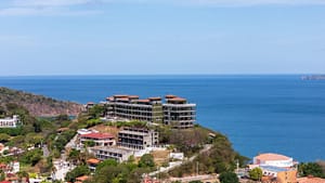 Aerial view of 360 Splendor del Pacifico Flamingo, showcasing oceanfront location with panoramic views of the Pacific Ocean and Flamingo Marina.