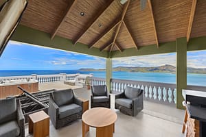 Private rooftop retreat with a jacuzzi, lounge seating, and panoramic ocean views at 360 Splendor del Pacifico Flamingo.