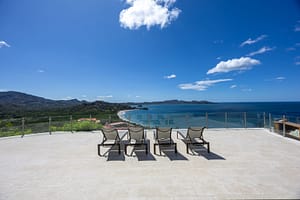 Private rooftop retreat with a jacuzzi, lounge seating, and panoramic ocean views at 360 Splendor del Pacifico Flamingo.