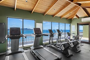 State-of-the-art fitness center with modern equipment and ocean views at 360 Splendor del Pacifico Flamingo.