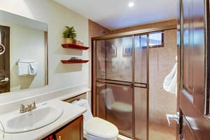 The Cove at Playa Ocotal Spacious 3-bed, 3.5-bath property just a 3-minute walk from Ocotal Beach. Features a flexible lock-off layout, modern amenities, and a pool. Priced at $349,000.