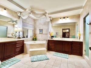 Cariari Gem: Luxurious Home with View & Pool for Sale - luxurious home with pool