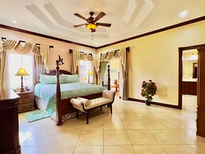 Cariari Gem: Luxurious Home with View & Pool for Sale - luxurious home with pool