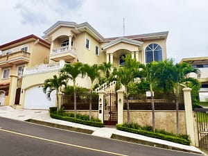 Cariari Gem: Luxurious Home with View & Pool for Sale - luxurious home with pool