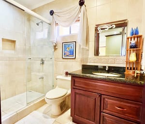 Cariari Gem: Luxurious Home with View & Pool for Sale - luxurious home with pool