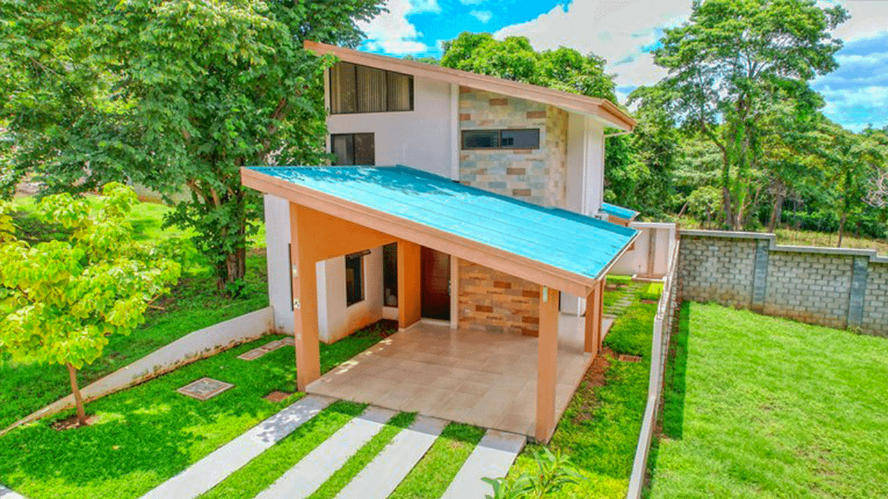 Casa Tucan: Familiar Two Story House